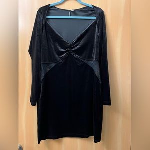H&m black velvet and lace long sleeve dress